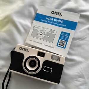ONN. Reusable 35mm Camera in Cream & Black BRAND NEW